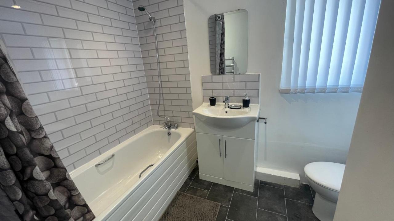 Ryan Air I Bnb - Lfc Apartments Liverpool Exterior photo