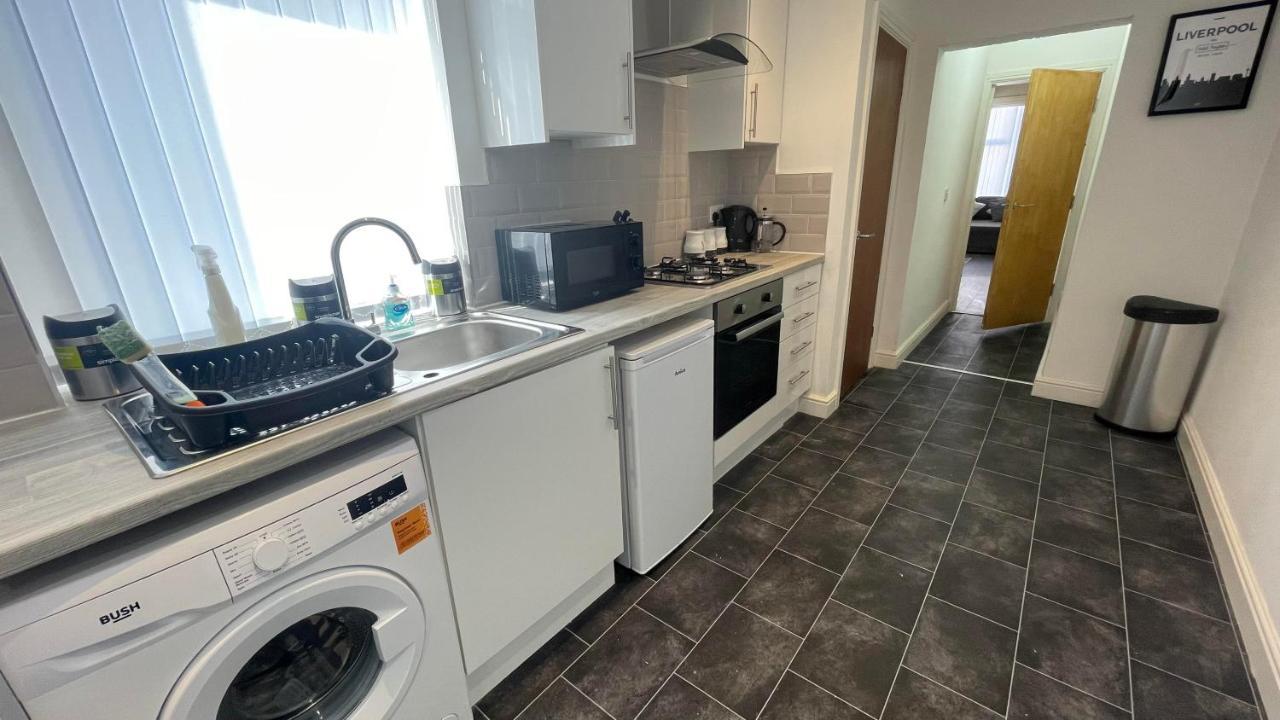 Ryan Air I Bnb - Lfc Apartments Liverpool Exterior photo